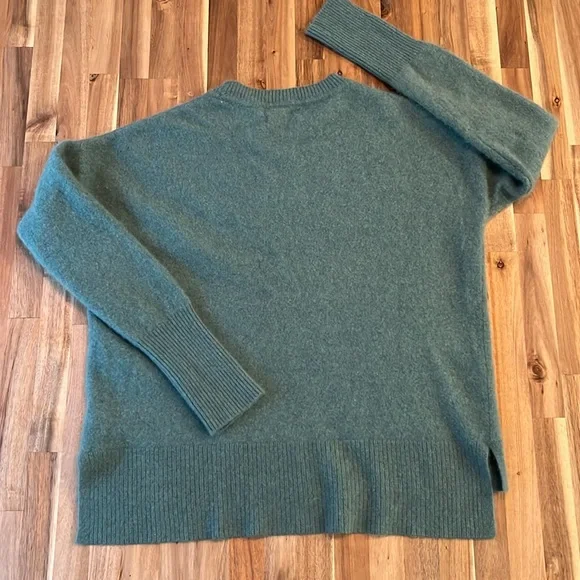 Tahari Teal Cashmere Sweater - Picture 2 of 8